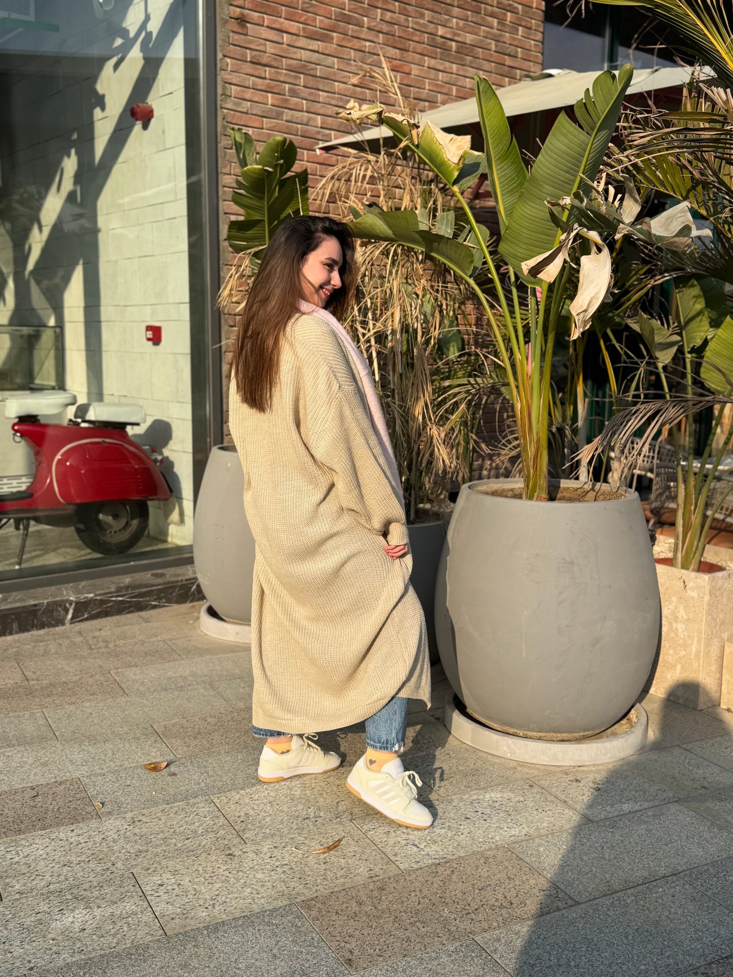 The knit cardigan - in beige