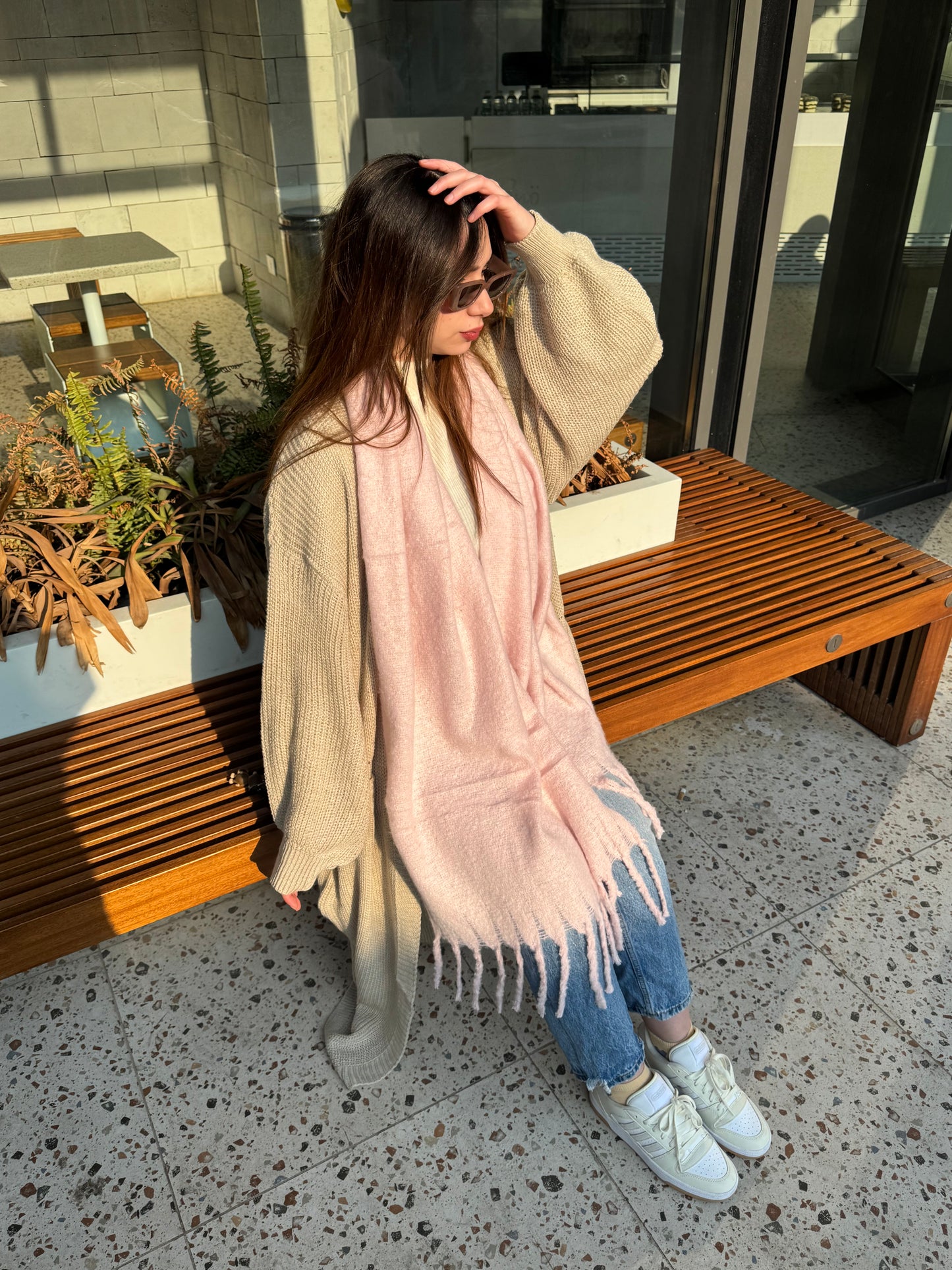 The knit cardigan - in beige