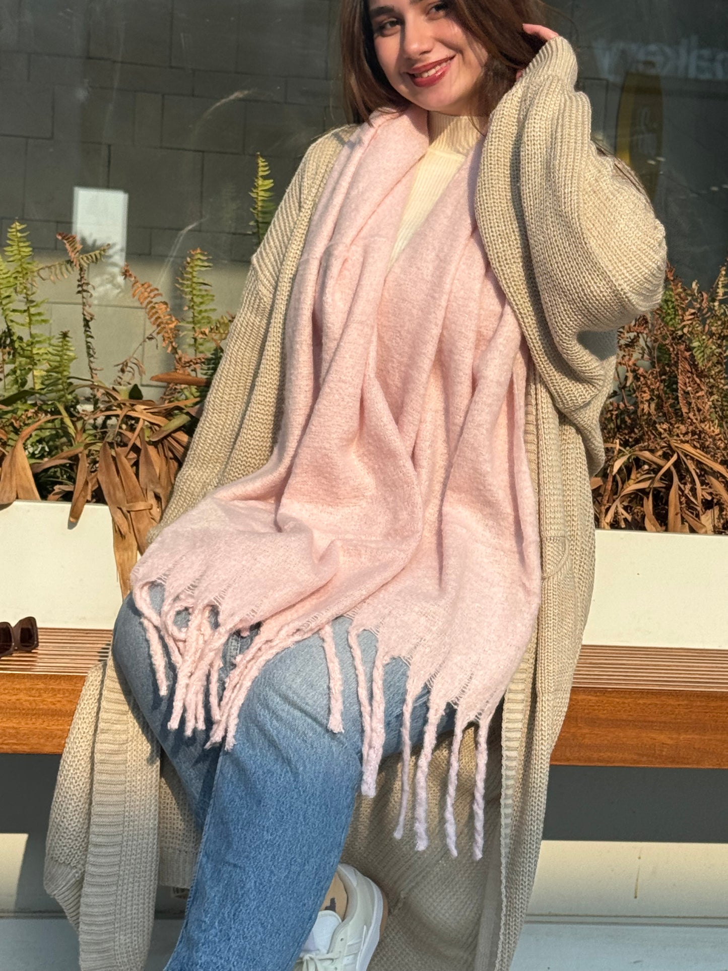 The knit cardigan - in beige